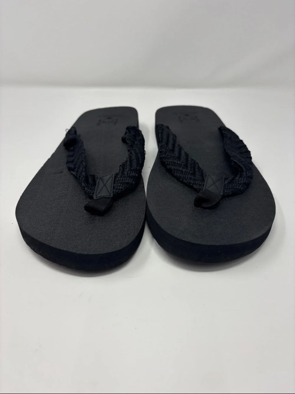 Kuailu | 12 Black Braided Strap Flip Flops